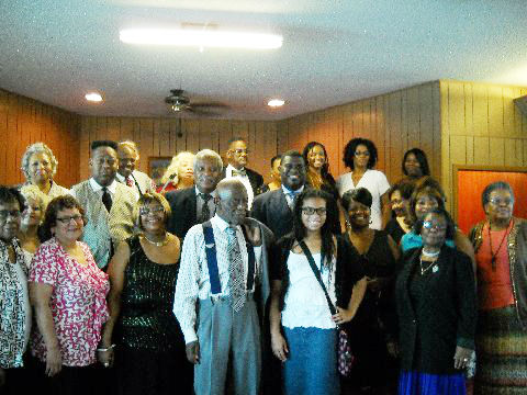 Descendants of Abe Johnson, members of Johnson Chapel, and local area churches pose for the camera.